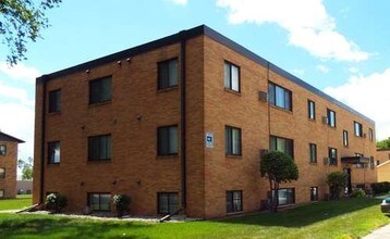 Building Photo - Pershing Park Apartments