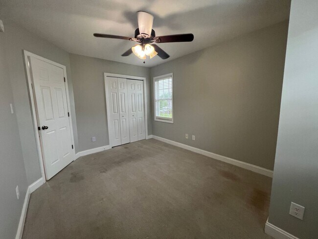 Building Photo - 314 Springcreek Ct
