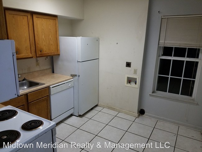 Building Photo - 309 W Osceola St