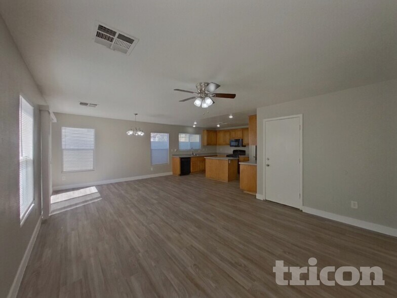 Building Photo - 1251 Golden Apple St