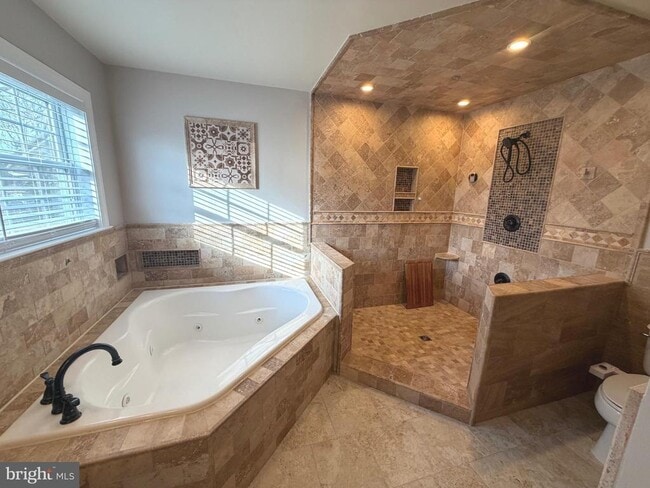 Building Photo - 728 18th St S