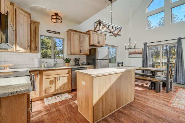 Building Photo - 123 Pinecrest Rd