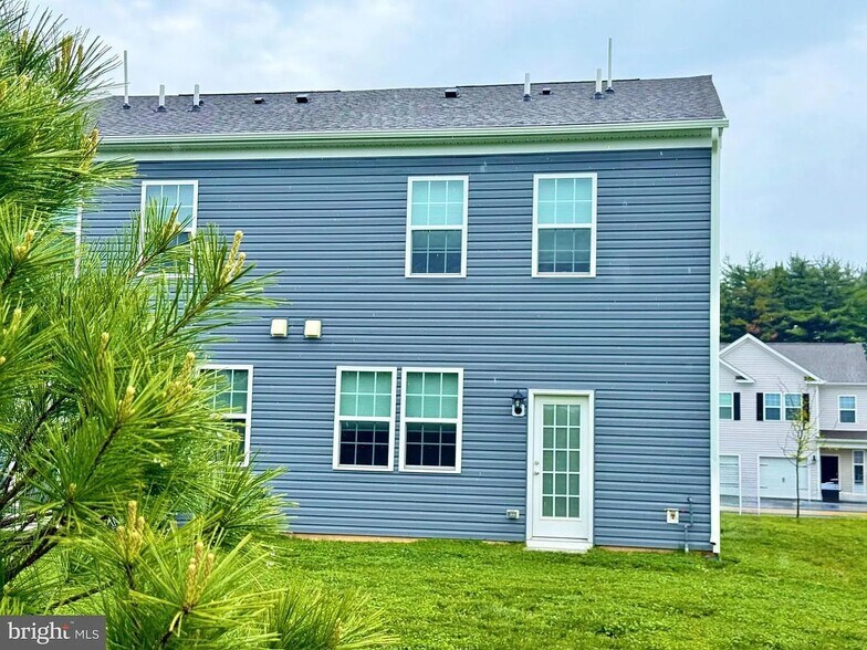Building Photo - 1138 Martin Rd