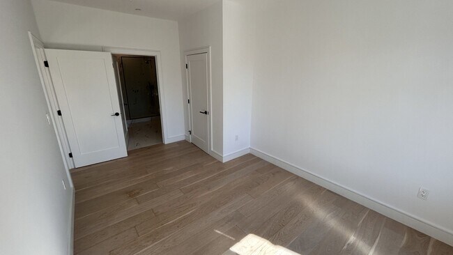 Building Photo - Luxurious Allston 2bd/2ba with washer/dryer in Unit!