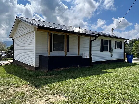 Building Photo - 7 Jones Cir