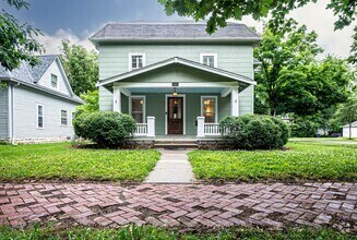 Building Photo - Spacious home on a corner lot