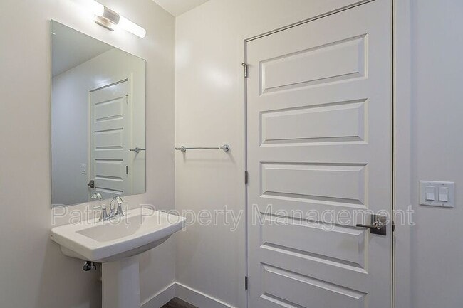 Building Photo - 7300 E Earll Dr