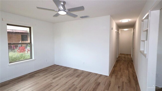 Building Photo - 807 S 21st Ave