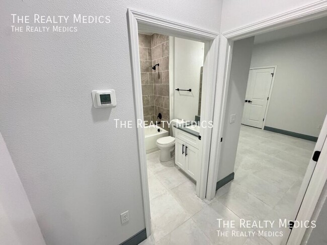 Building Photo - 2226 Rock Dr