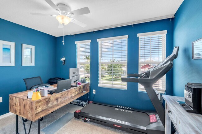 Building Photo - Spacious 5-Bedroom Home with Resort-Style ...