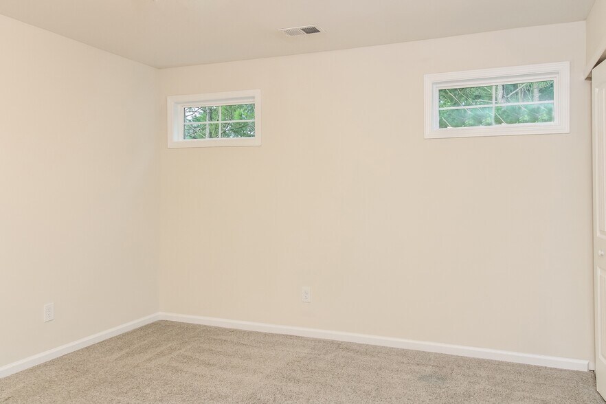 Building Photo - 119 Woodcote Dr