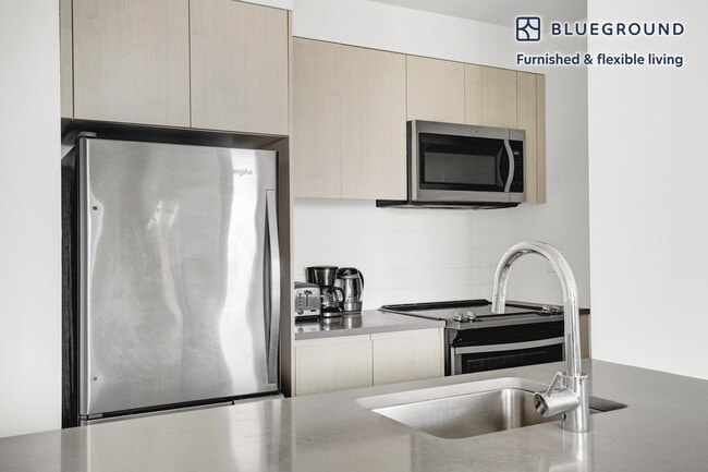 Building Photo - 27-19 44th Dr