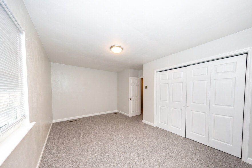 Building Photo - 9392 Pine Tree Rd