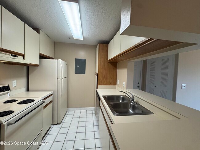 Building Photo - 7667 N Wickham Rd