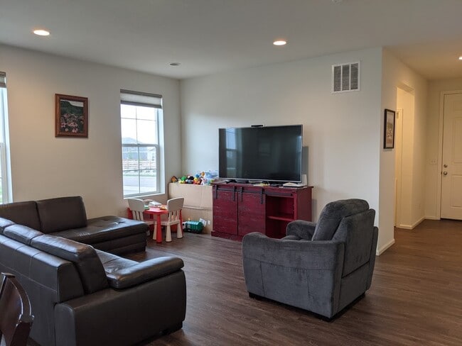 Building Photo - 11033 Sedalia Way