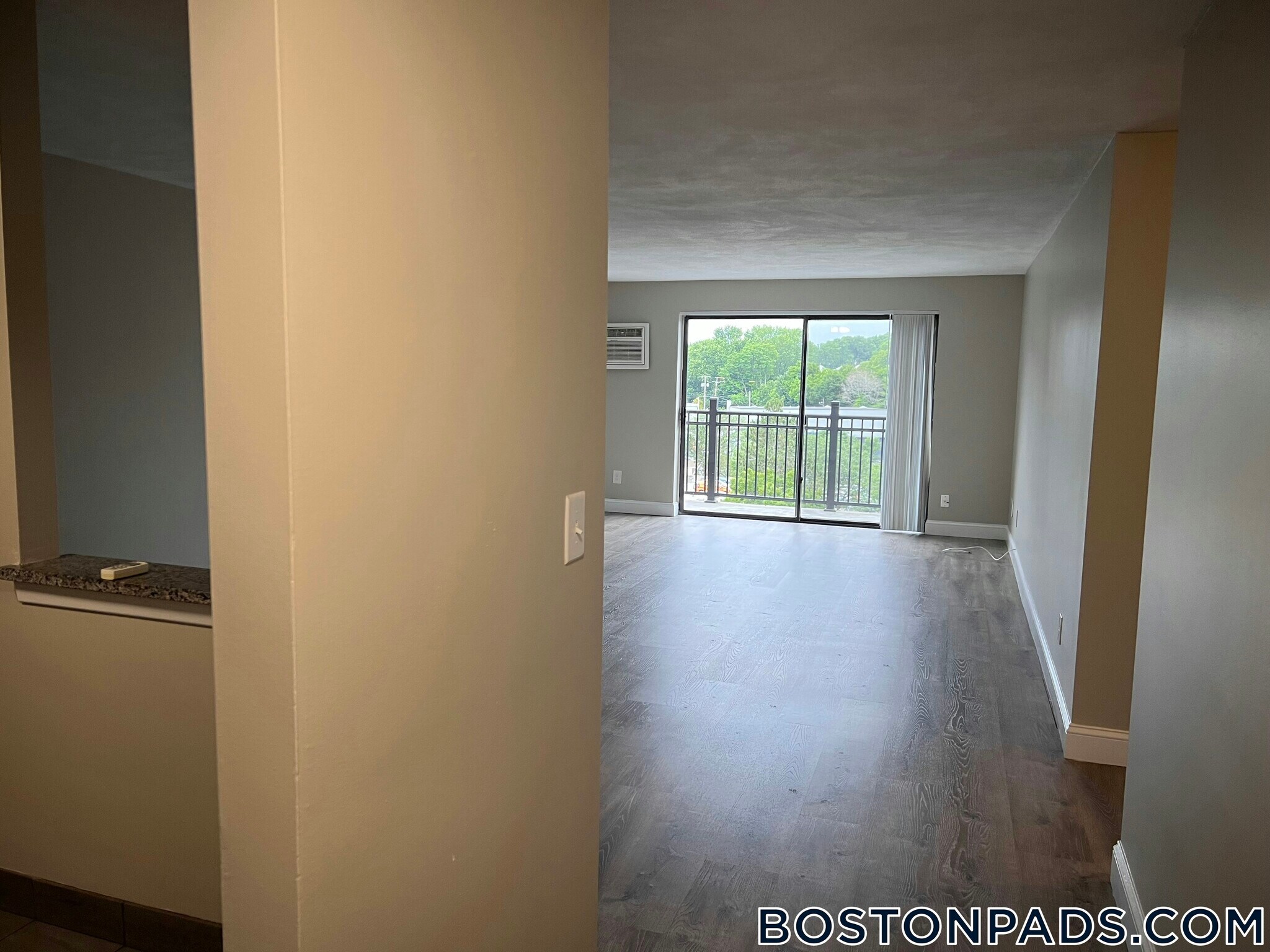 Building Photo - 24 Whites Ave