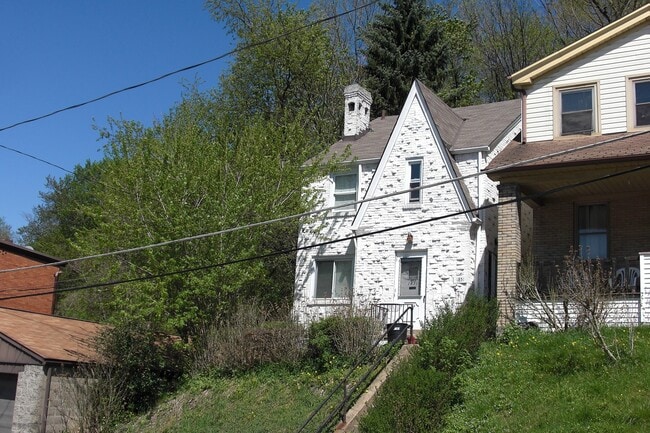 Building Photo - 1851 Capital Ave