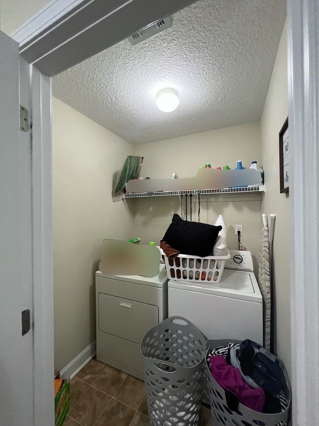 Building Photo - 616 Piedmont Ave