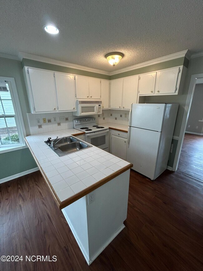 Building Photo - 3827 Sterling Pointe Dr