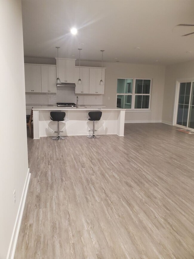 Building Photo - Beautiful 5BR/3BA Home in Holcomb Woods