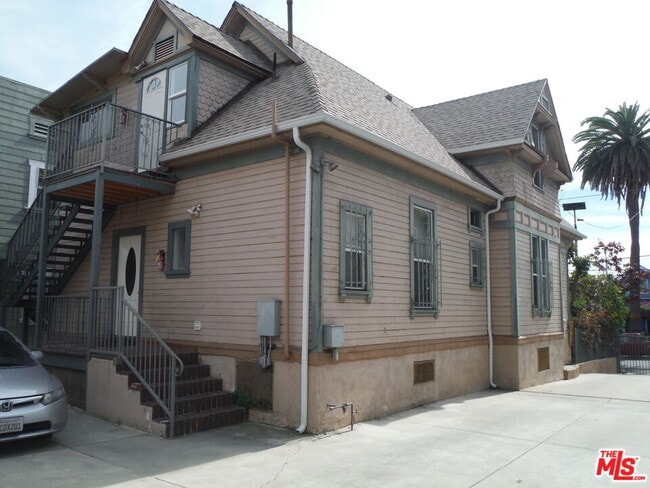 Building Photo - 1805 W 12th Pl