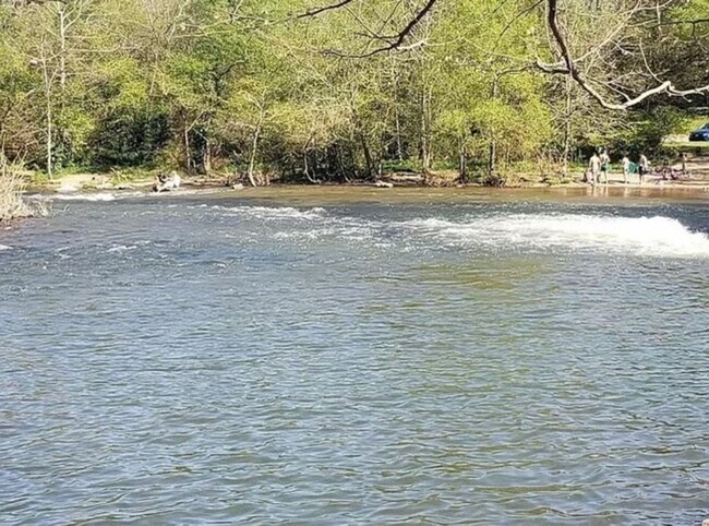 Building Photo - UPGRADED 3 BD 3 BATH MURFREESBORO TOWNHOME IN RIVER LANDING