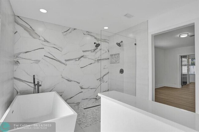 Building Photo - 4751 NE 29th Ave