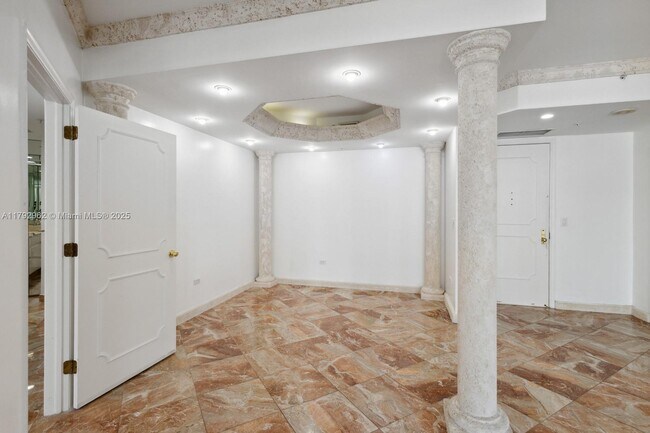 Building Photo - 888 Brickell Key Dr
