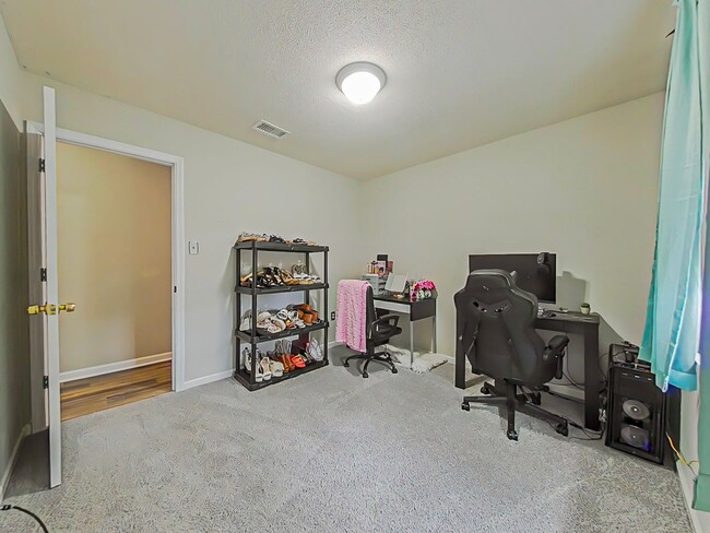 Building Photo - 3 Bed 2 Bath with a POOL in Martinez!