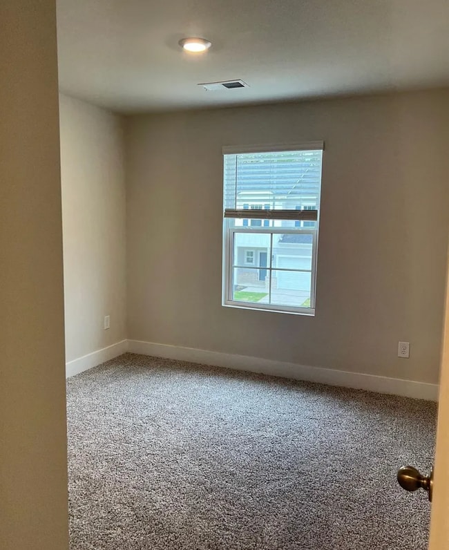 Building Photo - Desirable 3/2.5 Townhome Available Novembe...