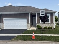 Building Photo - 717 Quail Ln