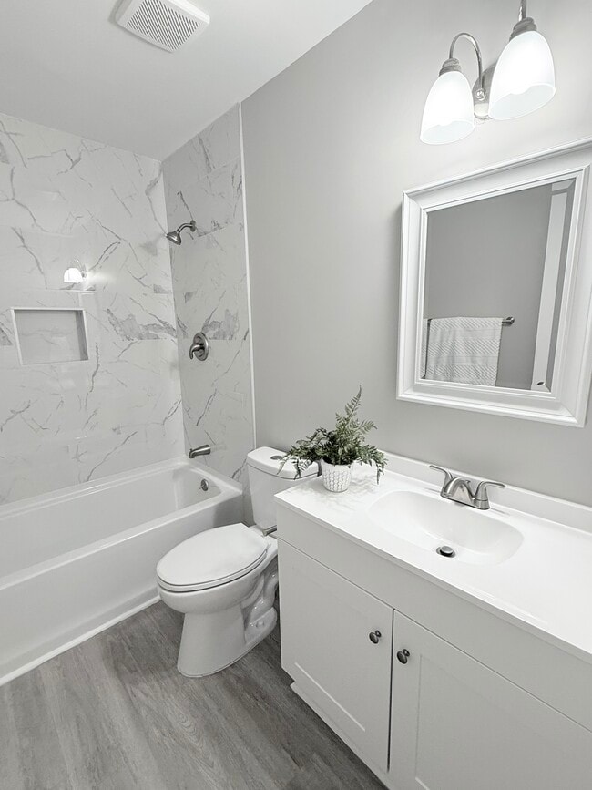 Building Photo - 620 Scott St