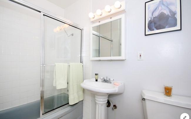 Building Photo - 3-Bed, 2-Bath Home on Large Lot in Prime San Diego Location