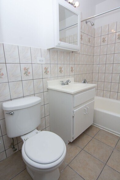 Building Photo - 6137 S Indiana Ave