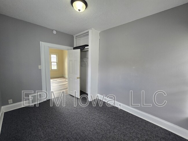 Building Photo - 823 Glenwood St