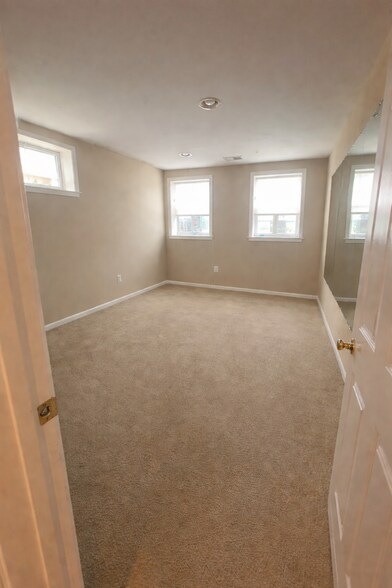 Building Photo - 2801 Ridgetop Ct