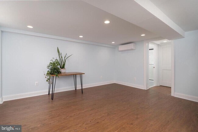 Building Photo - 1147 Colonial Ave