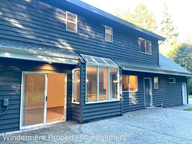 Building Photo - 3 br, 3.5 bath House - 9067 NE Hidden Cove...