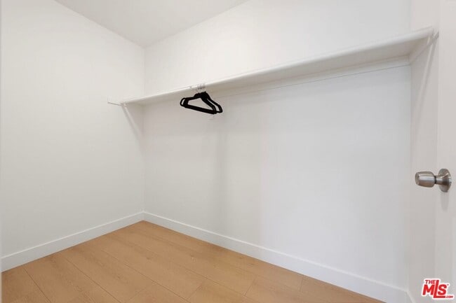 Building Photo - 1444 E 20th St