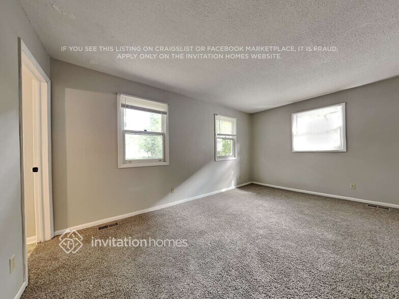 Building Photo - 400 N Sharon Amity Rd