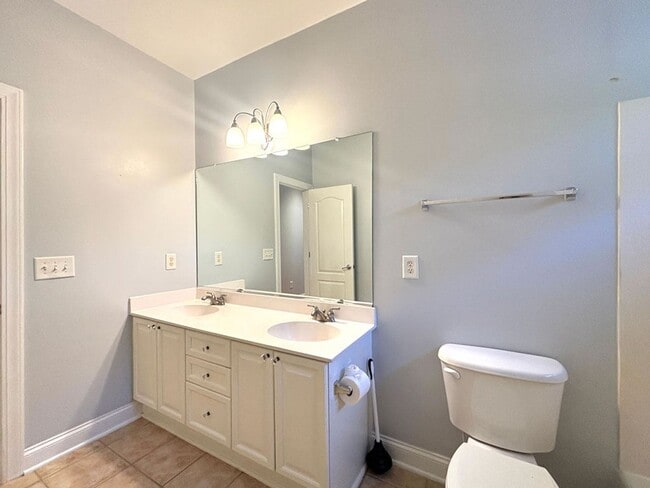 Building Photo - Available 1/15. Beautiful Remodeled 5 BR/4 BA Home in Park West!