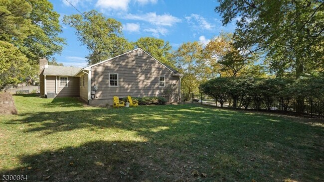 Building Photo - 174 S Mountain Ave