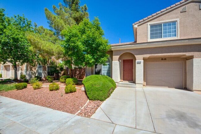 Building Photo - Renovated and Modern. This fantastic 2br in a gated community in Silverado Ranch has all the amen...