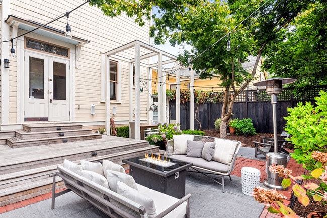 Building Photo - 2234 NW Johnson St