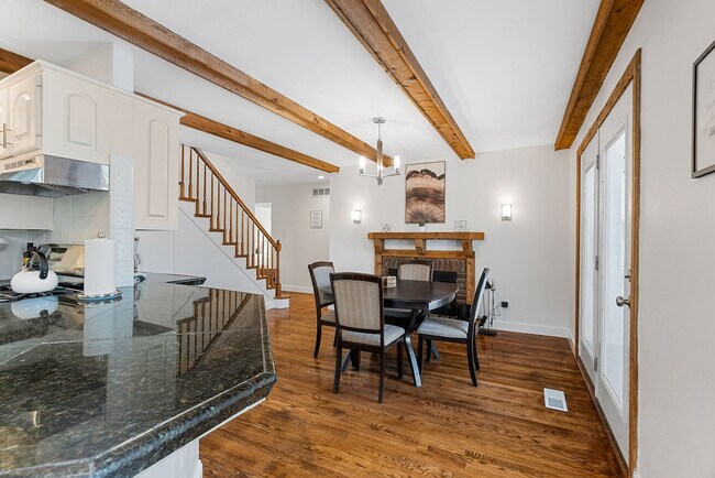 Building Photo - 5382 Kings Park Dr