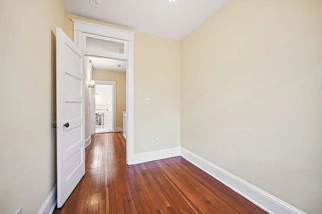 Building Photo - 310 Taylor St NW