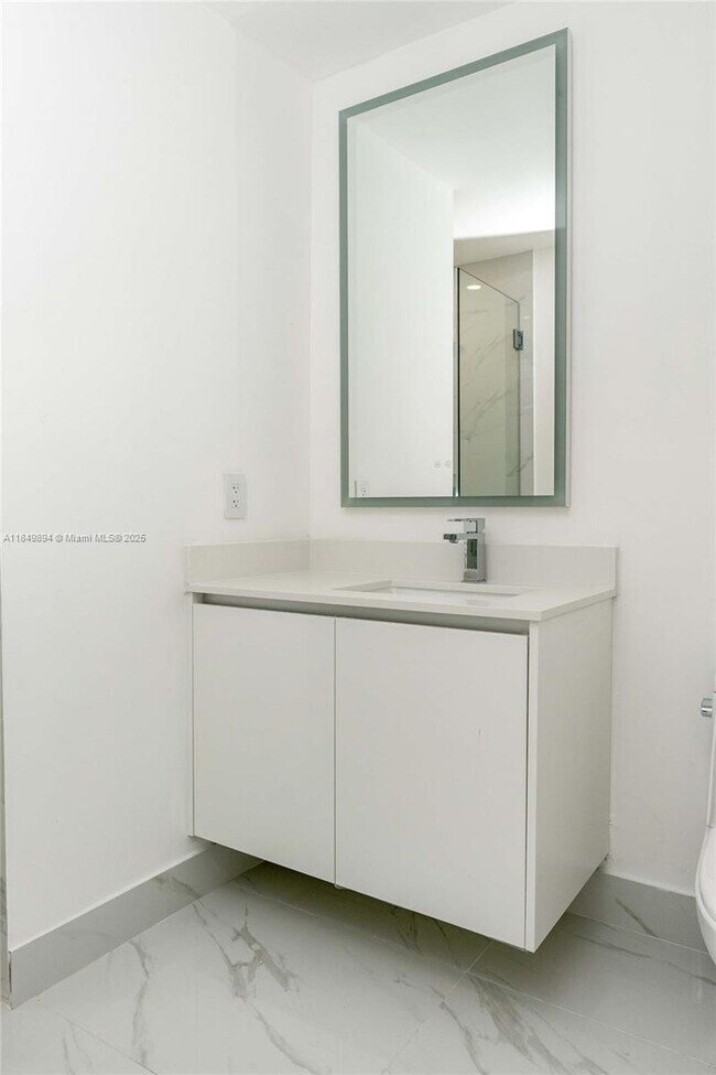 Building Photo - 700 NE 24th St