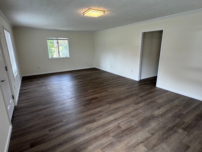 Building Photo - Newly renovated 2 Bedroom 2.5 Bathroom Hom...