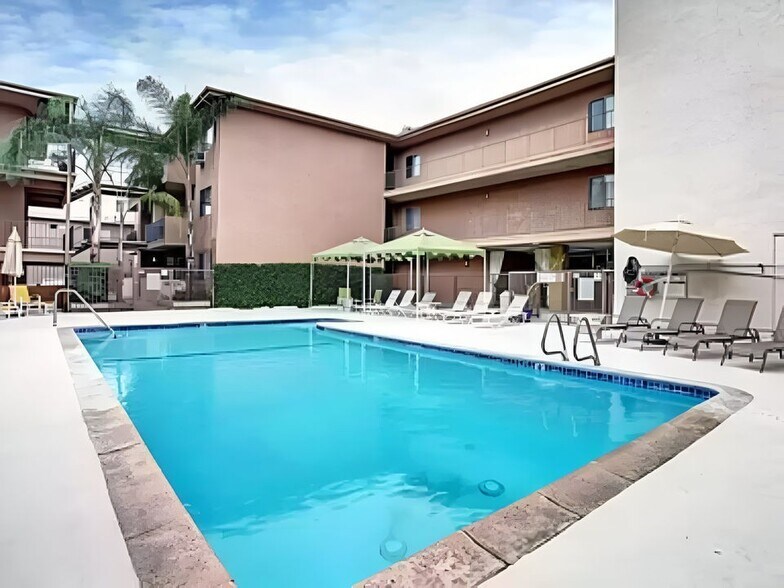 Building Photo - 10760 Rose Ave