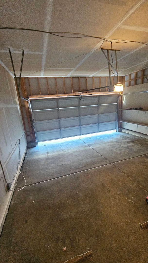 Building Photo - MOVE IN SPECIAL: $500 OFF FIRST MONTH'S RENT | $2700 | 4BR/3BA | Pet Friendly House with a Bonus ...